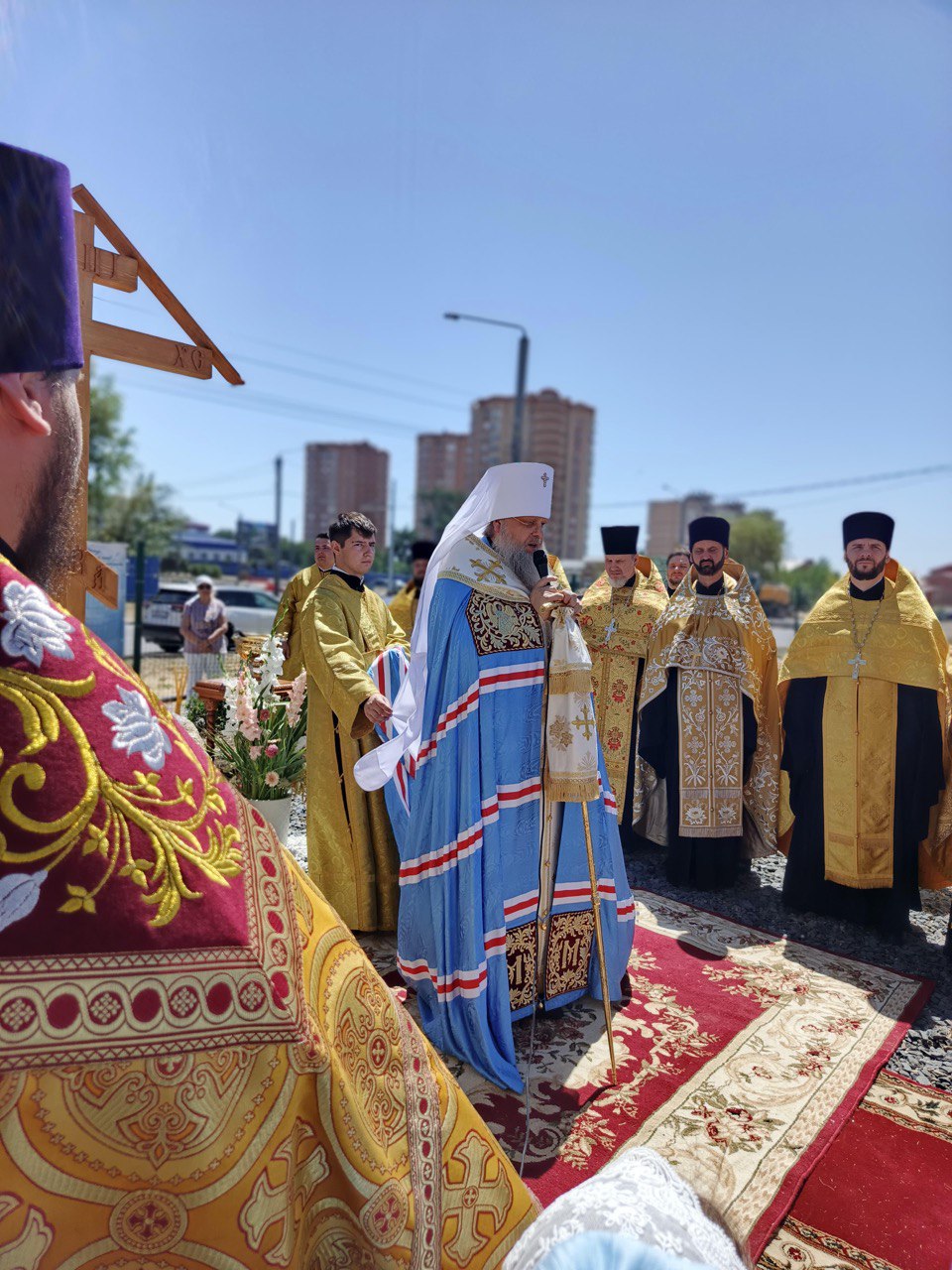 Глава Донской митрополии совершил чин освящения закладного камня в основание будущего храма