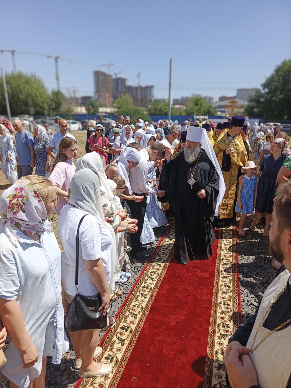 Глава Донской митрополии совершил чин освящения закладного камня в основание будущего храма