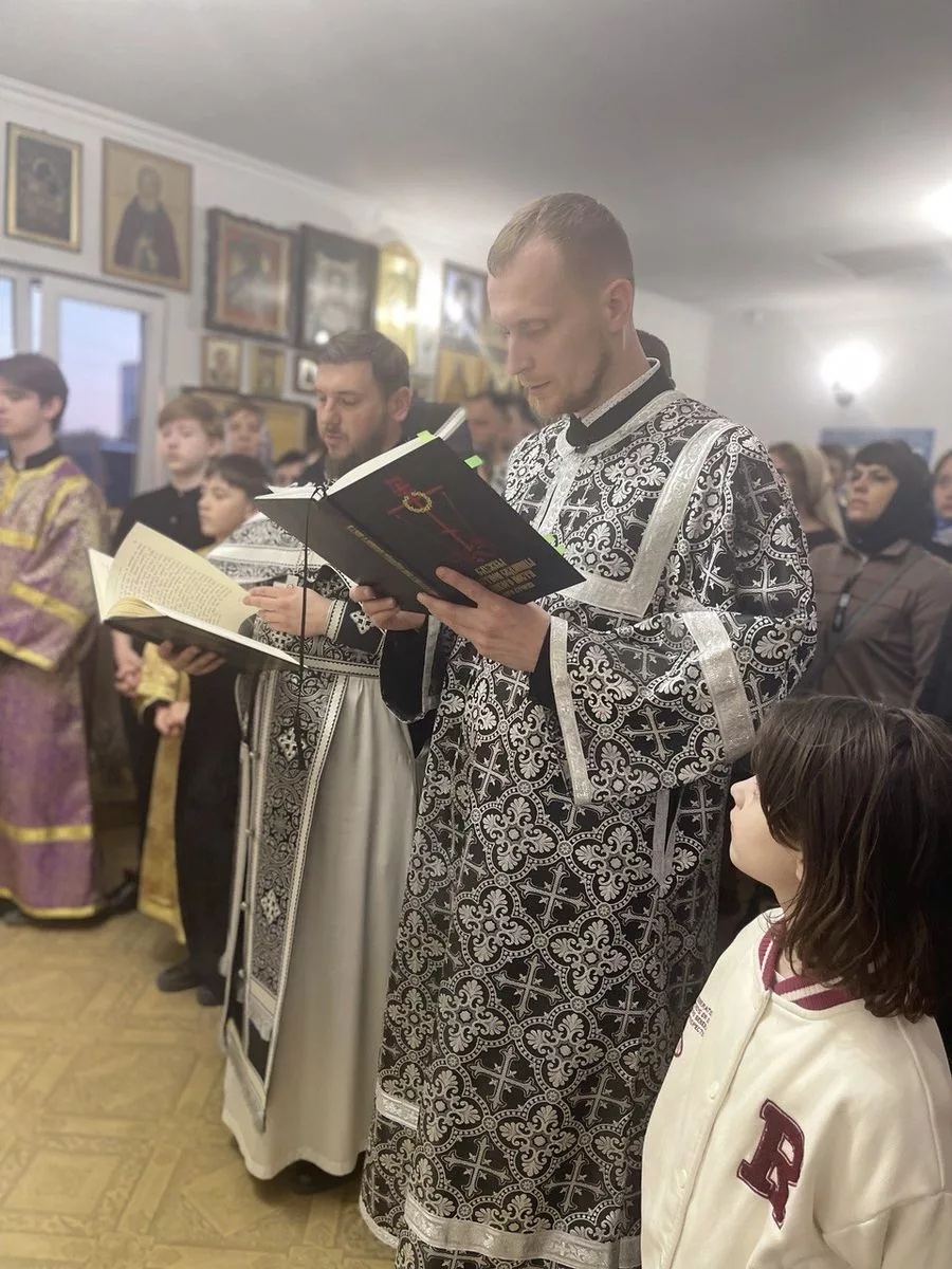 Вынос Плащаницы и Чин погребения (Великая пятница, 18.04.2025)