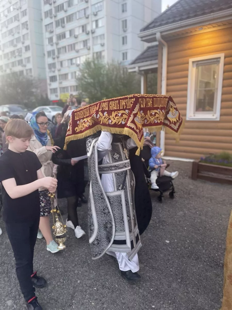 Вынос Плащаницы и Чин погребения (Великая пятница, 18.04.2025)