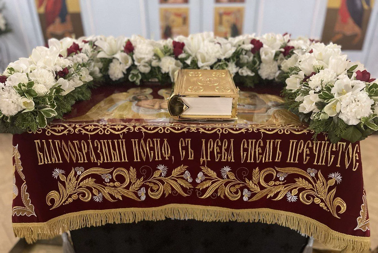 Вынос Плащаницы и Чин погребения (Великая пятница, 18.04.2025)