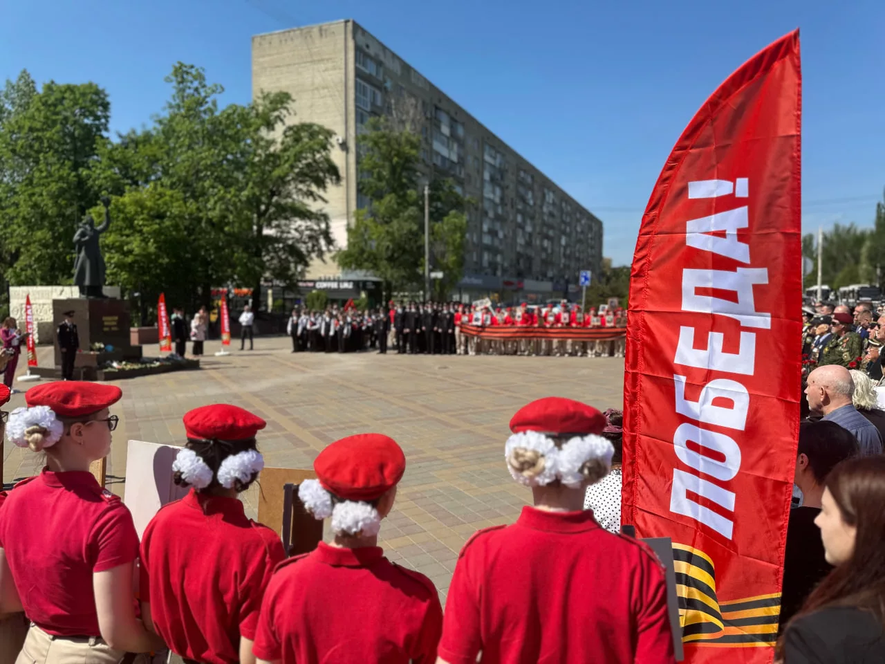 Настоятель храма «Неупиваемая Чаша» принял участие в возложении цветов к Мемориалу "Солдатам Победы" (07.05.2025)