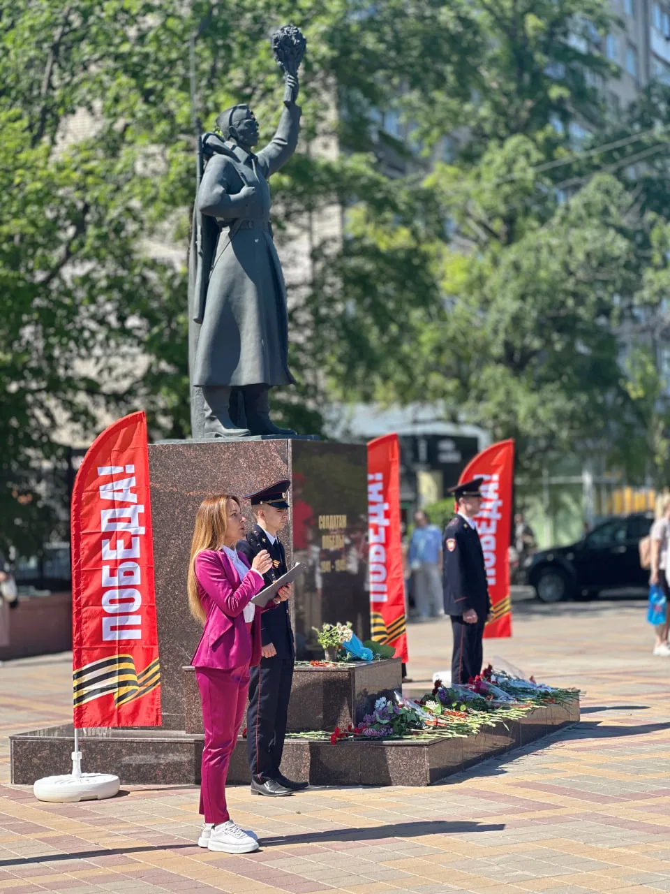 Настоятель храма «Неупиваемая Чаша» принял участие в возложении цветов к Мемориалу "Солдатам Победы" (07.05.2025)