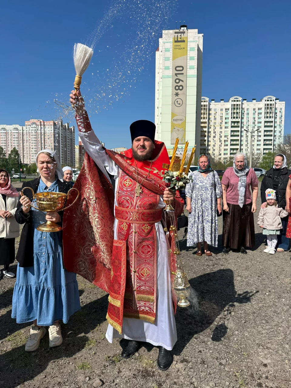 Светлая Седмица: крестные ходы и раздача артоса