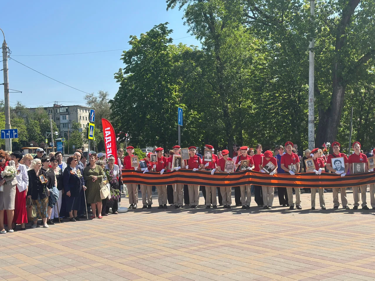 Настоятель храма «Неупиваемая Чаша» принял участие в возложении цветов к Мемориалу "Солдатам Победы" (07.05.2025)