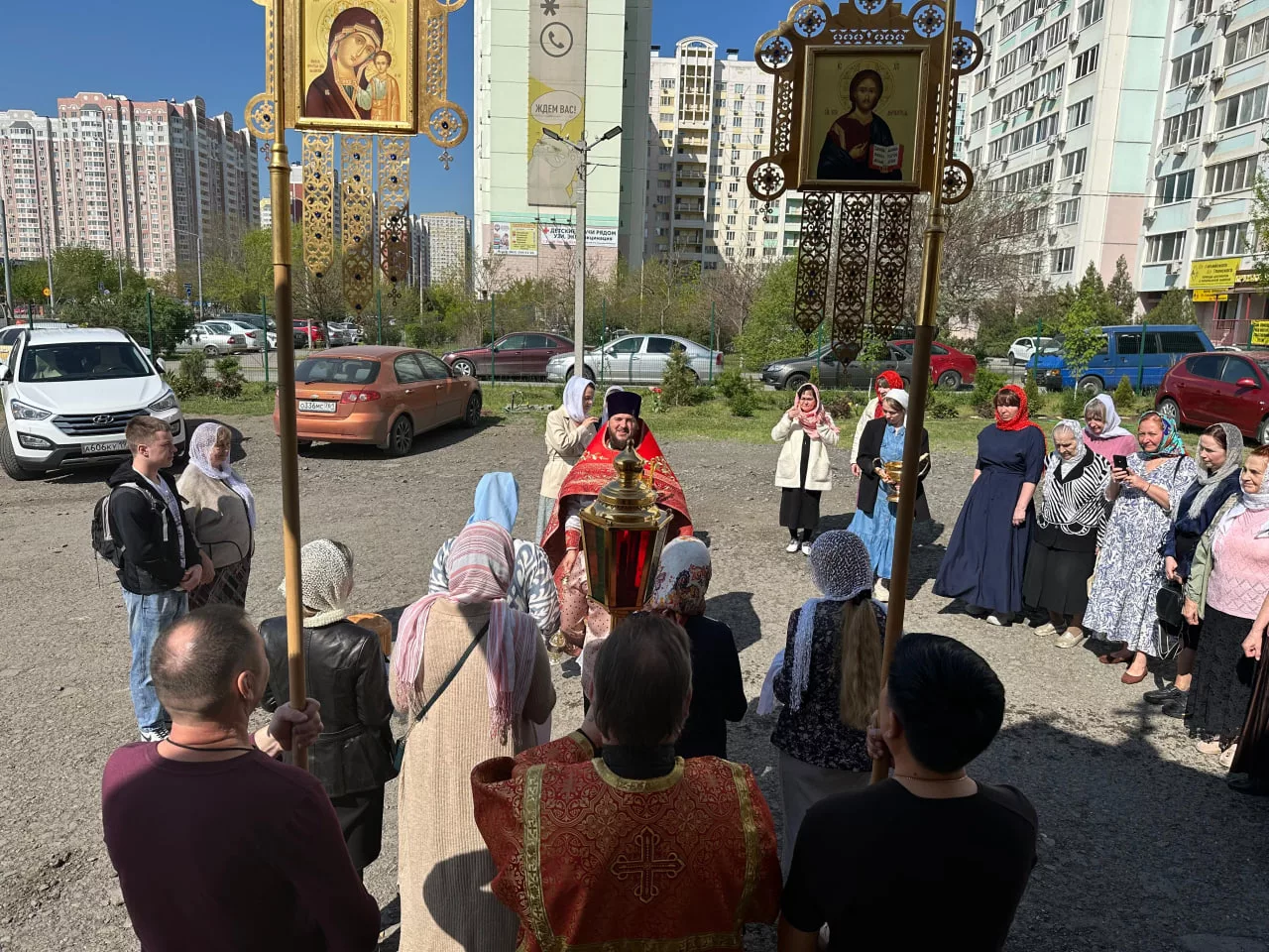 Светлая Седмица: крестные ходы и раздача артоса