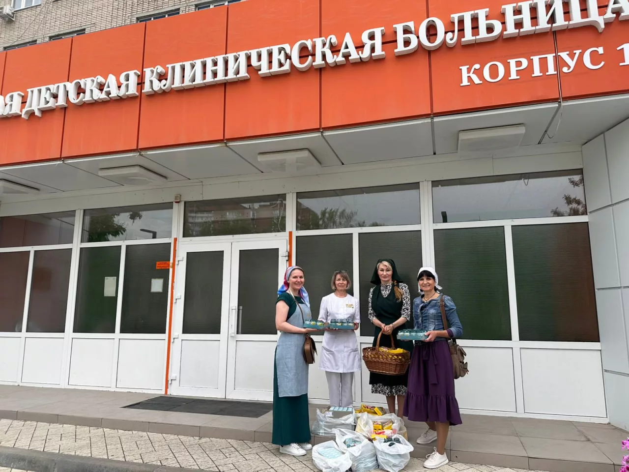 Свет надежды: поздравление детей в областной детской клинической больнице (30.05.2025)