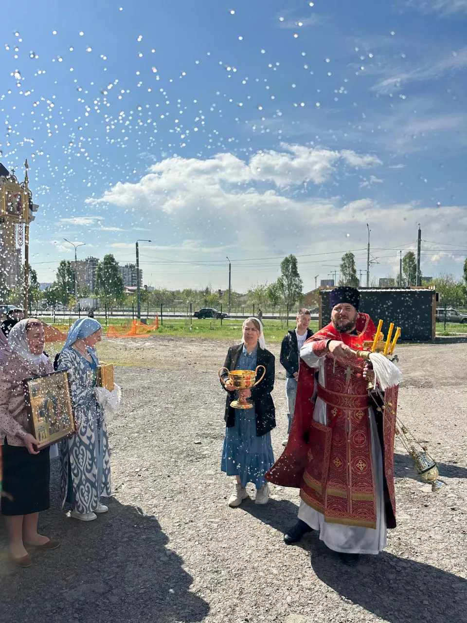 Светлая Седмица: крестные ходы и раздача артоса