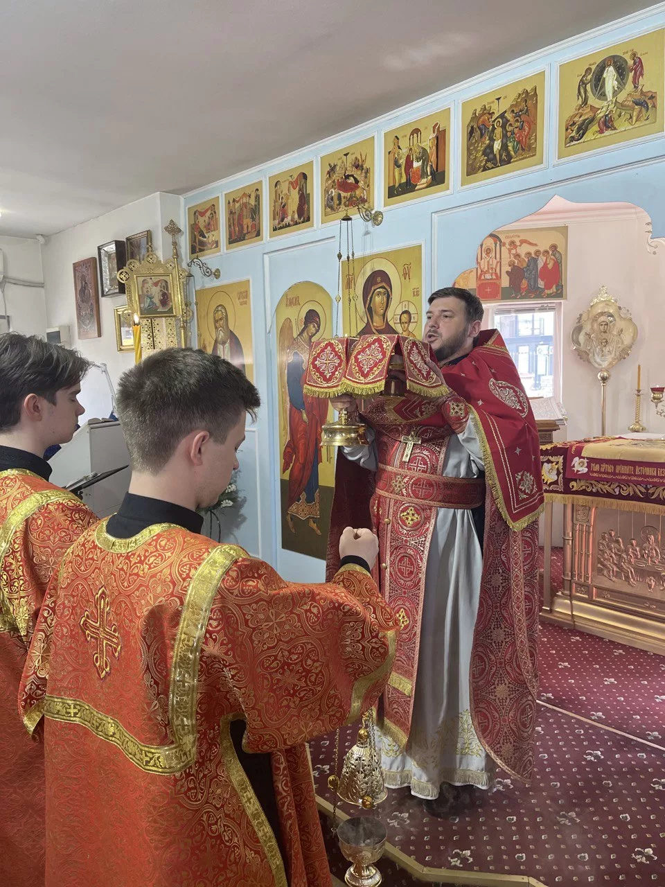 Светлая Седмица: крестные ходы и раздача артоса