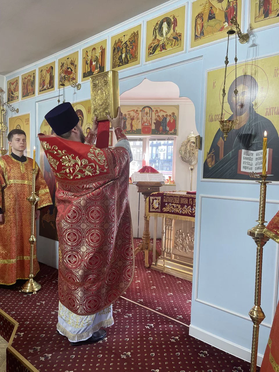 Светлая Седмица: крестные ходы и раздача артоса