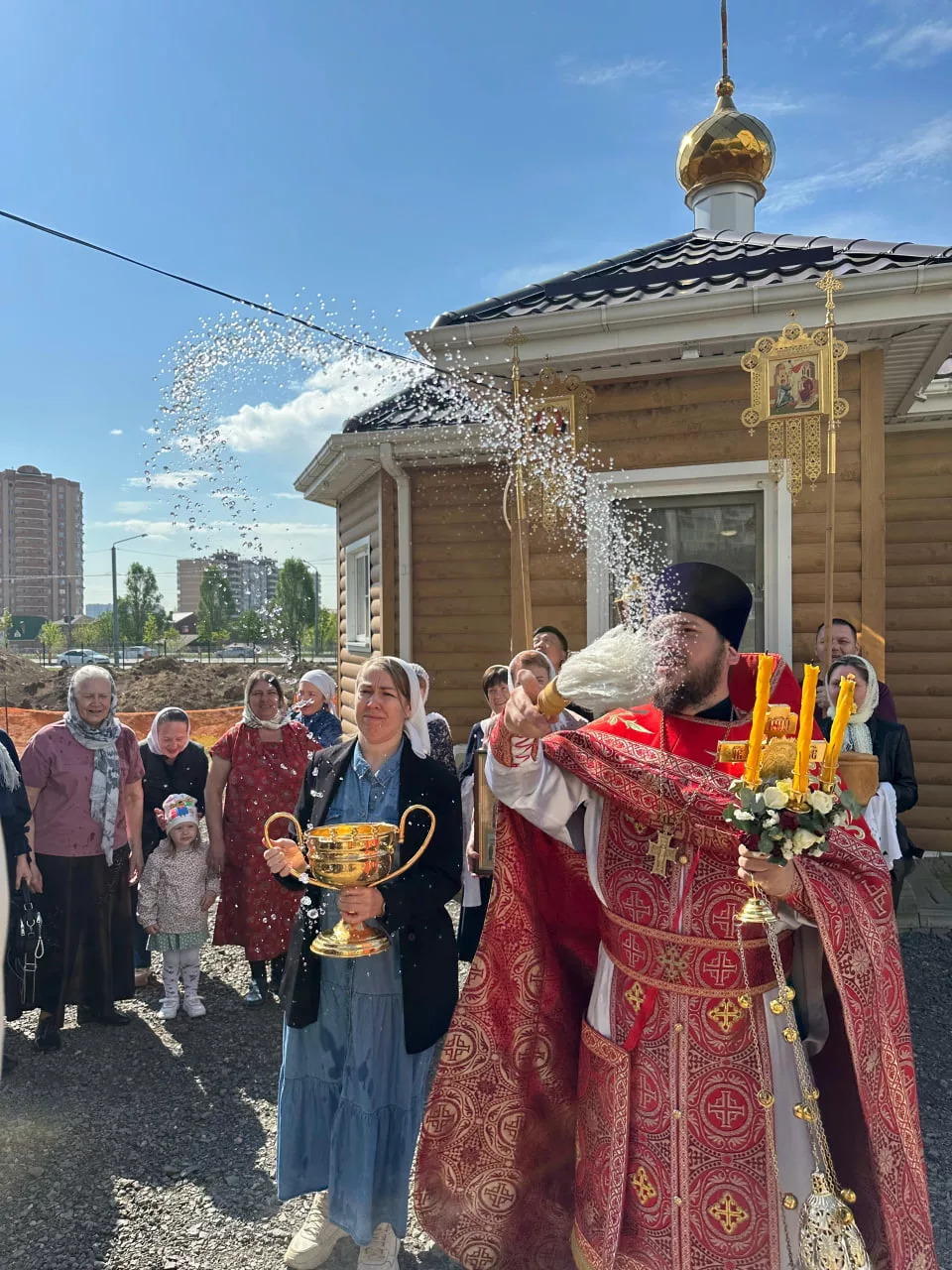 Светлая Седмица: крестные ходы и раздача артоса