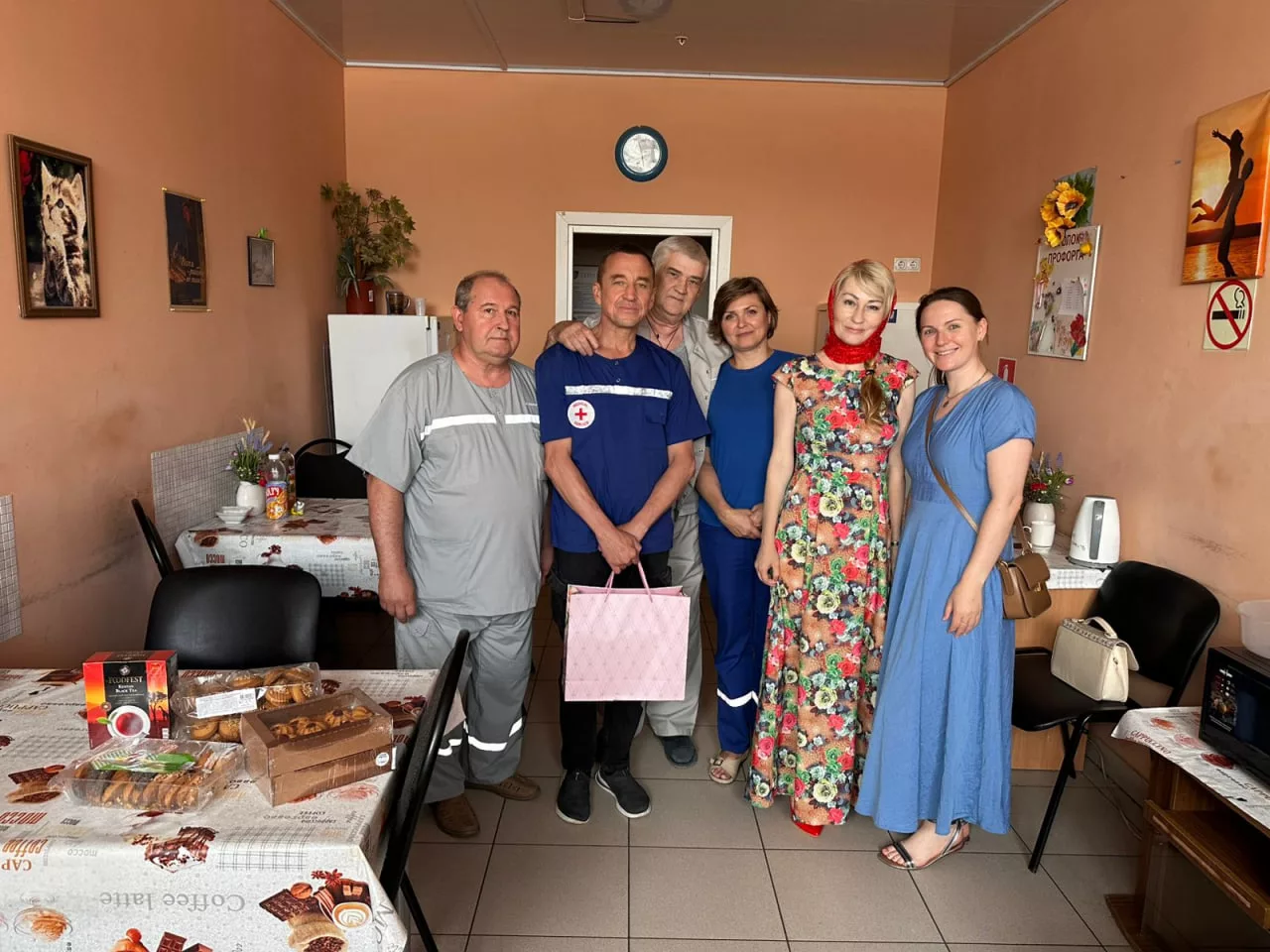 Прихожане храма «Неупиваемая Чаша» поздравили медиков с профессиональным праздником
