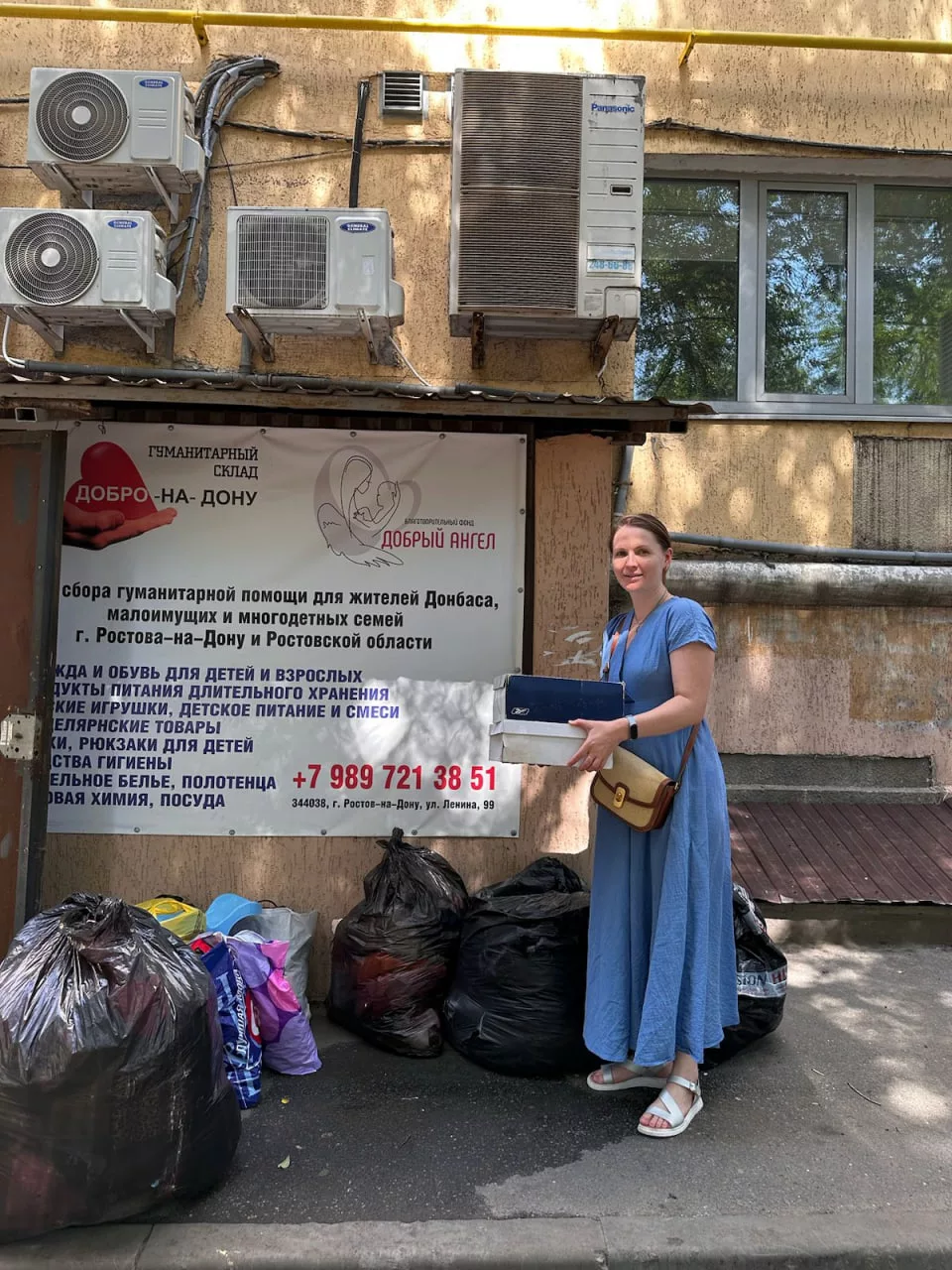 Передача вещей и гуманитарной помощи от прихода храма