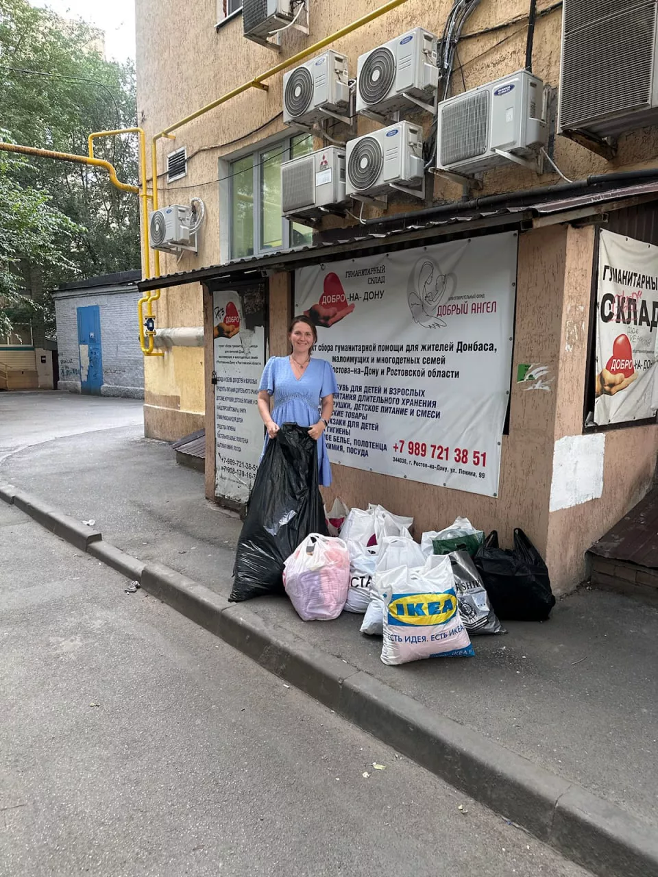 Передача вещей и гуманитарной помощи от прихода храма