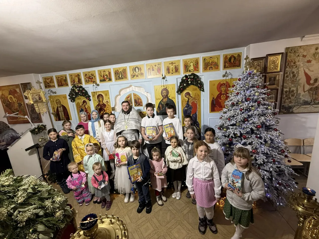 Рождественское поздравление от воспитанников воскресной школы (11.01.2026)