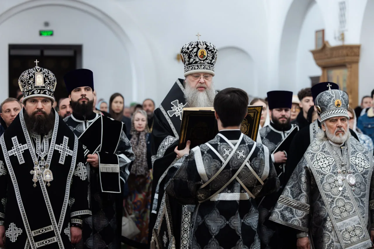 В Троицком храме Свято-Иверского монастыря совершено общее говение духовенства Ростовской-на-Дону епархии (18.03.26)