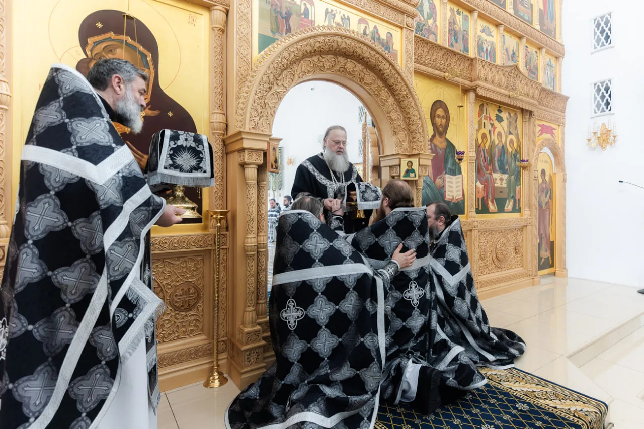 В Троицком храме Свято-Иверского монастыря совершено общее говение духовенства Ростовской-на-Дону епархии (18.03.26)