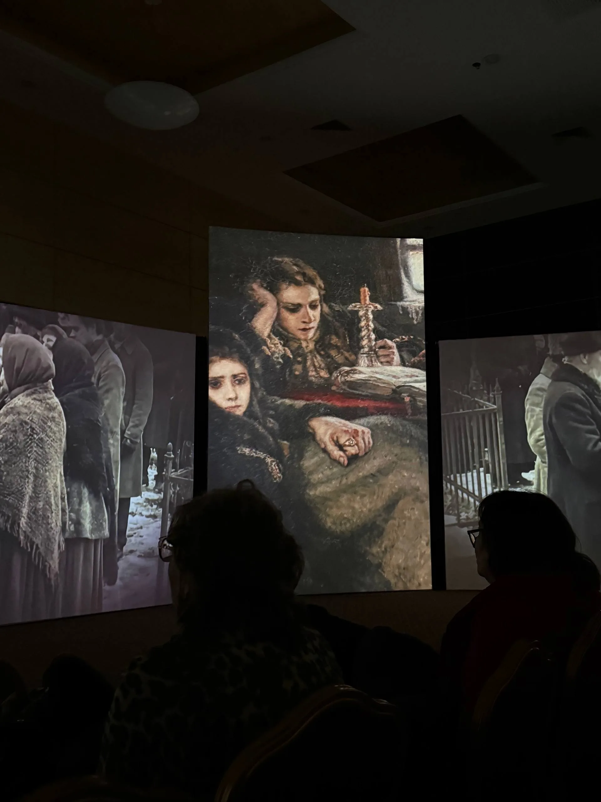 Молодежная группа храма посетила мультимедийную выставку картин В. И. Сурикова